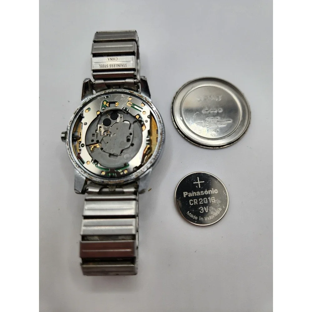 Timex Indiglo WR 30M Easy Reader Day Date Watch Two-Tone Stretch Band Cream Dial